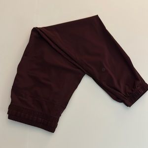 lululemon athletica Cropped Pants in Dark Brown